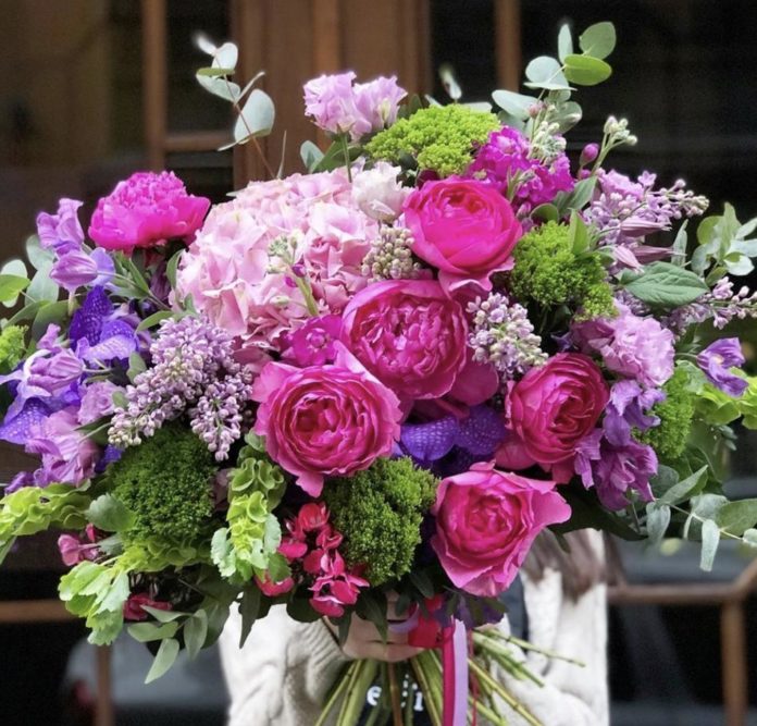 Красивые букеты: что нужно знать, на что обратить внимание, какие цветы следует дарить по определенным поводам, пионы, розы, хризантемы