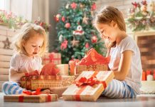 Почему стоит выбрать детские сладкие подарки в тубах на Новый Год?