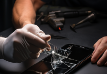 Когда необходима замена стекла на iPhone?