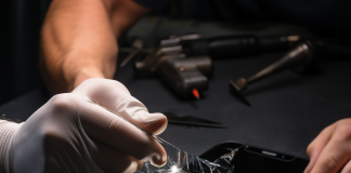 Когда необходима замена стекла на iPhone?