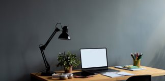 Компьютерный стол: руководство по выбору для удобной и здоровой работы