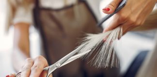 Професійний імідж салону краси: роль фартуків та бейджів зі змінним ім’ям