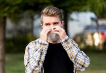 Как устранить запах из септика: причины и решения